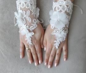 Bridal gloves, ivory gloves, Modern gloves, Svarovski Crystal, Luxe lace gloves,
