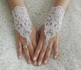 Wedding Gloves, ivory lace gloves, Fingerless Gloves, white wedding gown, off cuffs, cuff wedding bride, bridal gloves,