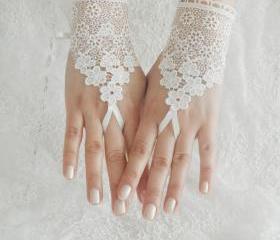 Wedding Gloves, ivory lace gloves, Fingerless Gloves, ivory wedding gown, off cuffs, cuff wedding bride, bridal gloves, Ivory,